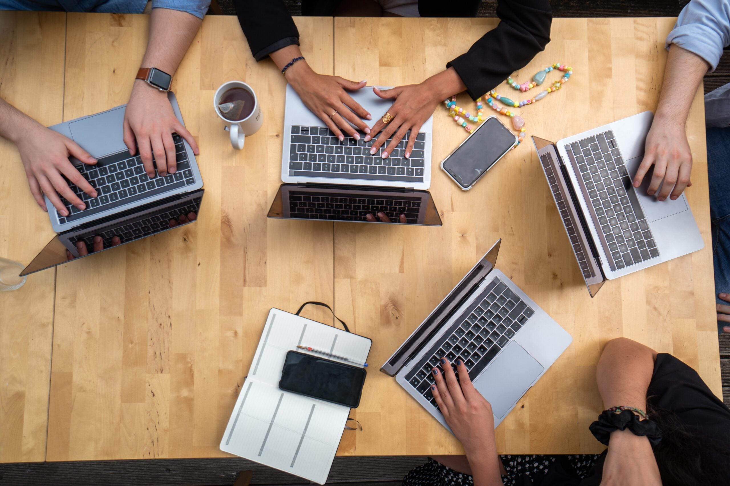 Are Independent Contractors More Cost-Effective Than Employees? 3 Key Benefits