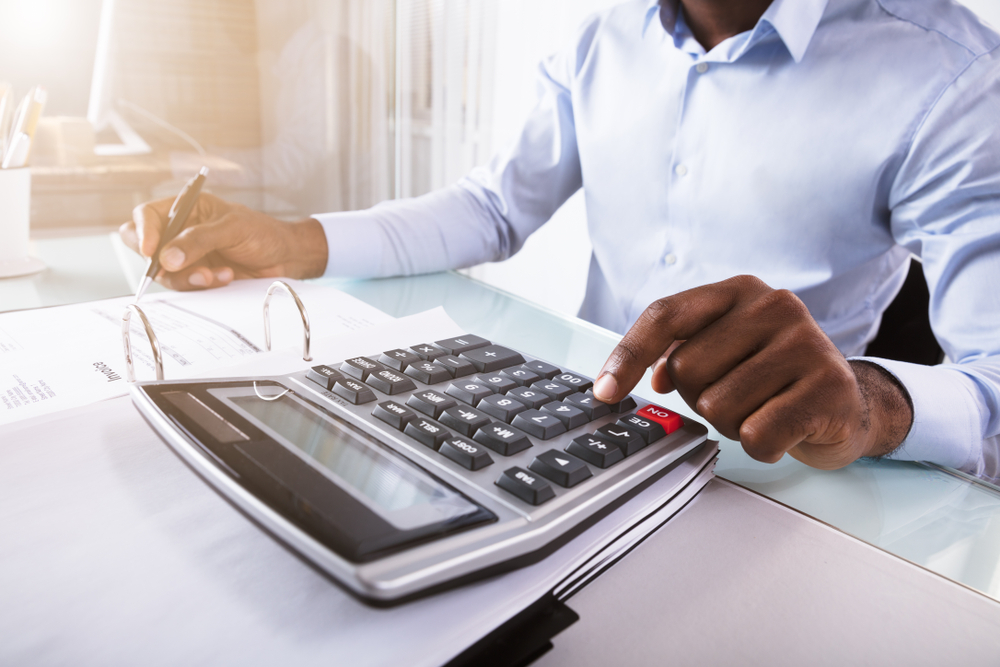 How Much Should I Charge As a Consultant? (Guide)