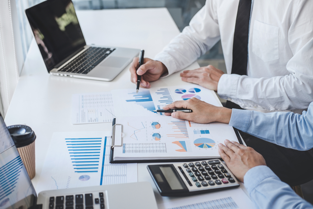 Comparing Milestone-Based Vs. Hourly Rate Payment Options for Independent Contractors