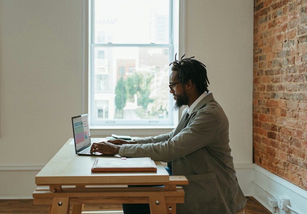 What Sets Independent Workers Apart from Traditional Employees: Purpose and Growth